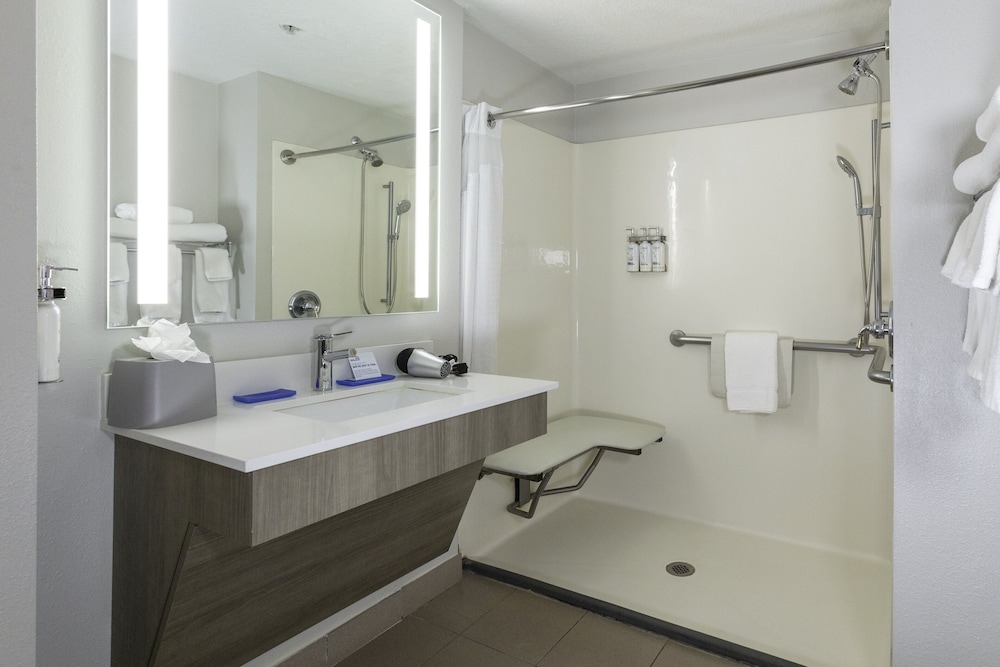 holiday inn express and suites jacksonville airport by ihg