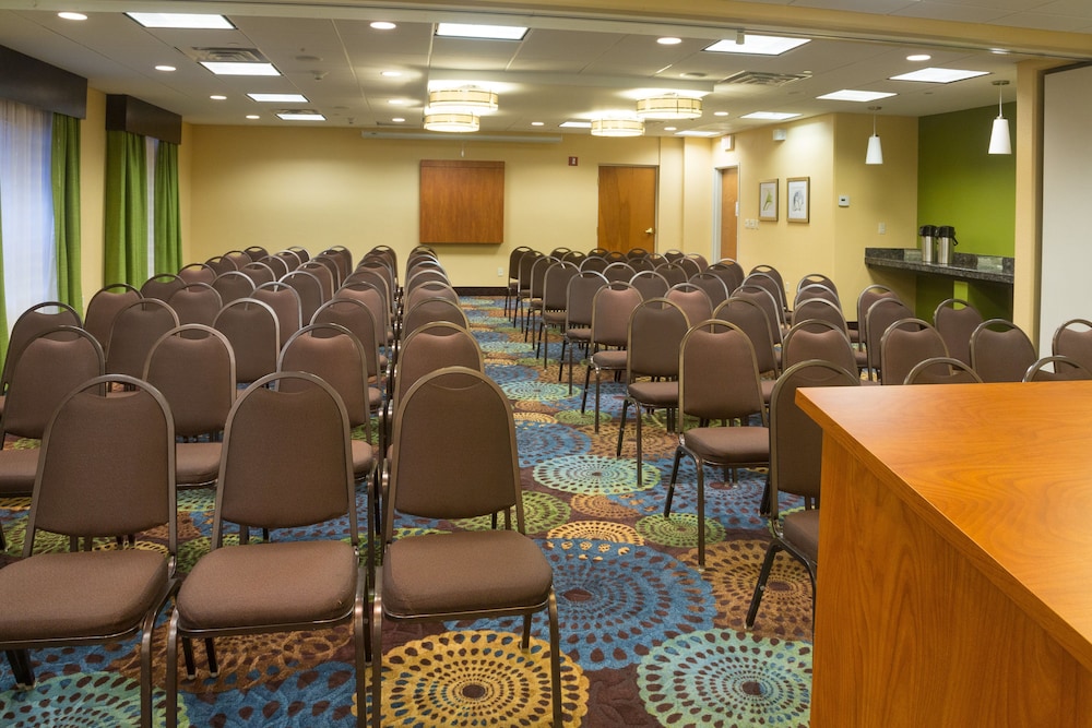 holiday inn express and suites jacksonville airport by ihg