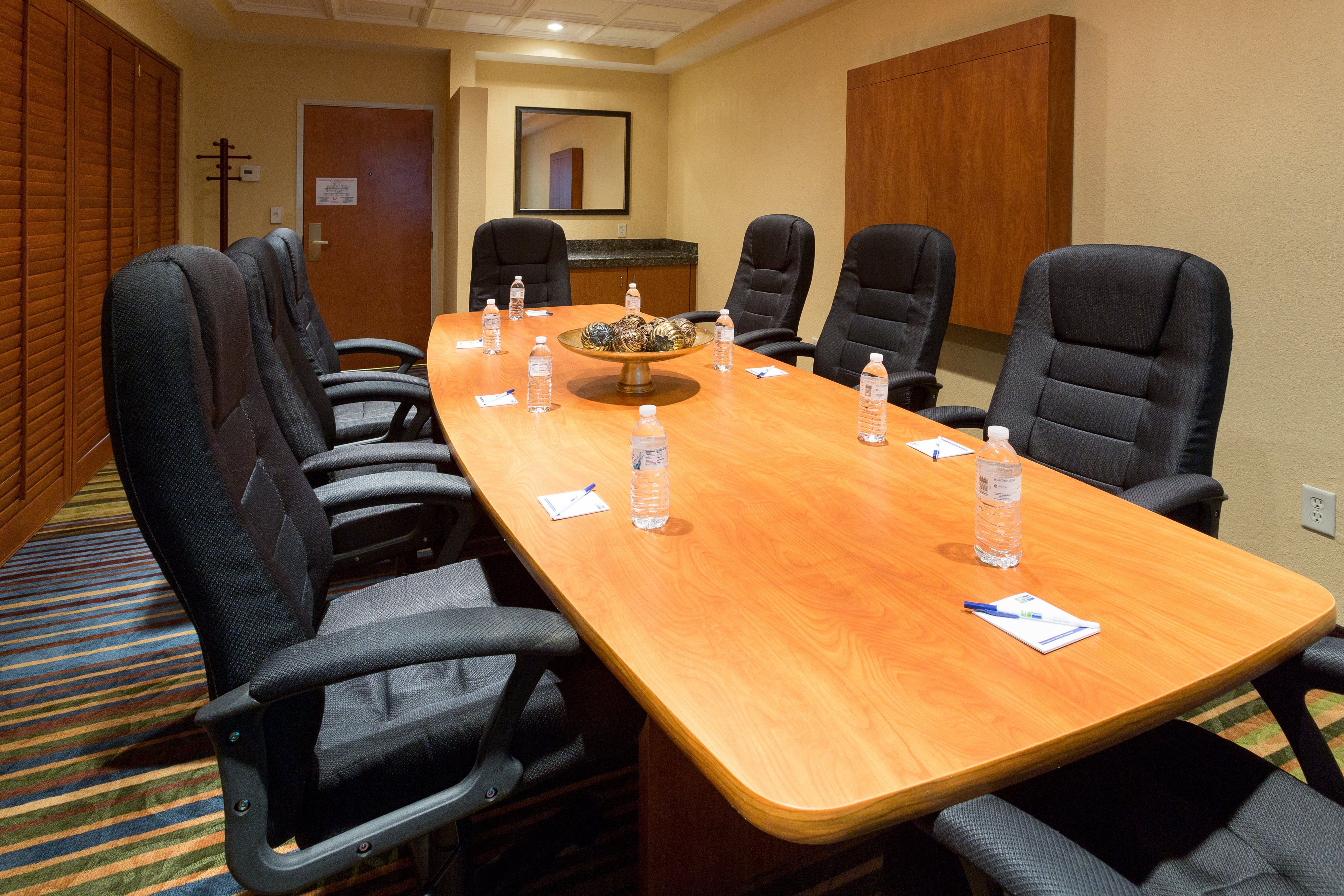 holiday inn express and suites jacksonville airport by ihg