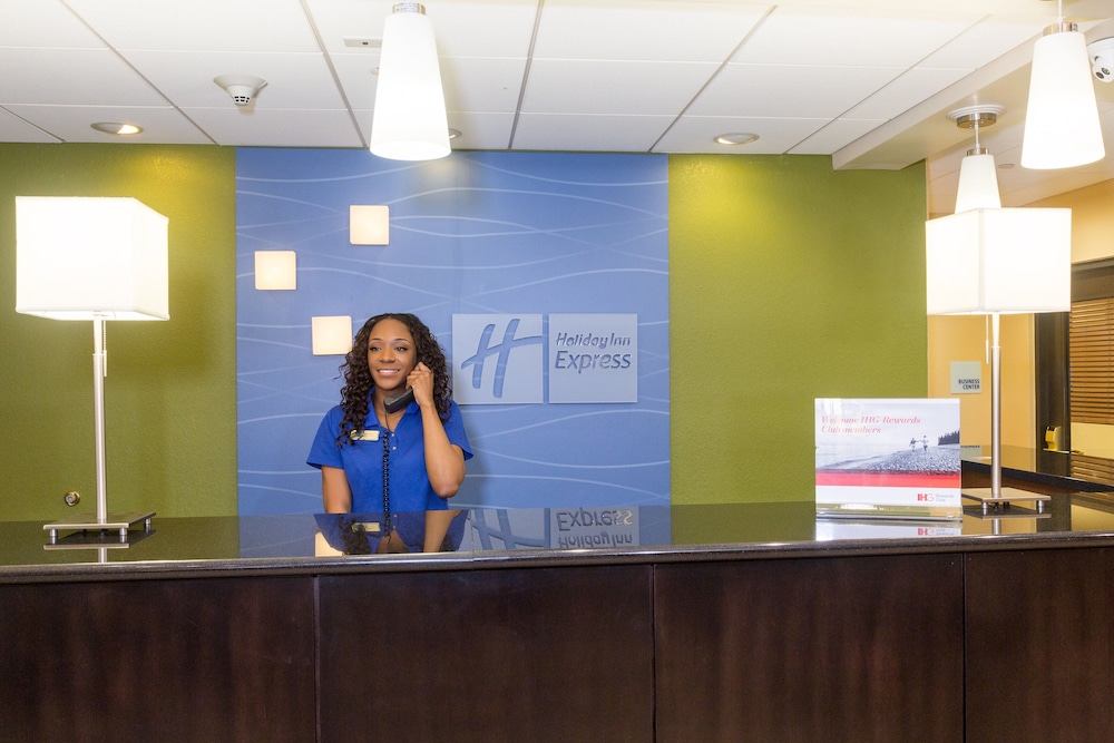 holiday inn express and suites jacksonville airport by ihg