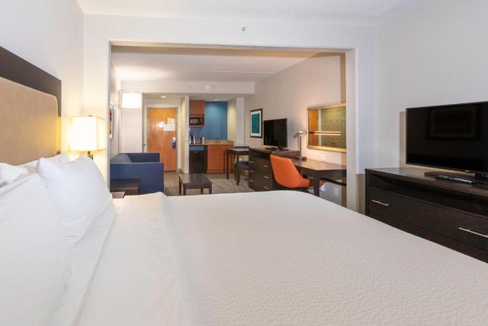 holiday inn express and suites jacksonville airport by ihg