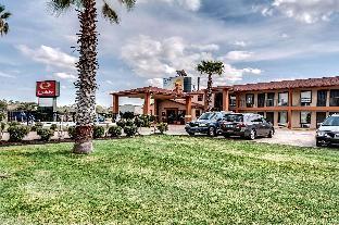 econo lodge lake charles university area