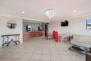 econo lodge lake charles university area