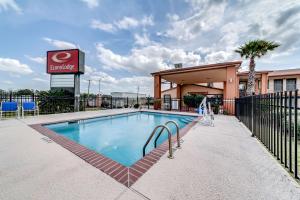 econo lodge lake charles university area