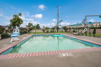 econo lodge lake charles university area
