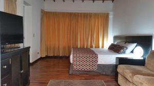 hostal lleras calle 8 hostel