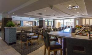 holiday inn and suites scottsdale north airpark