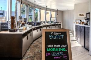 holiday inn and suites scottsdale north airpark