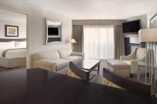 holiday inn and suites scottsdale north airpark
