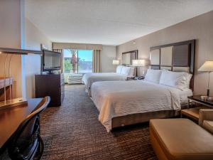 holiday inn and suites scottsdale north airpark