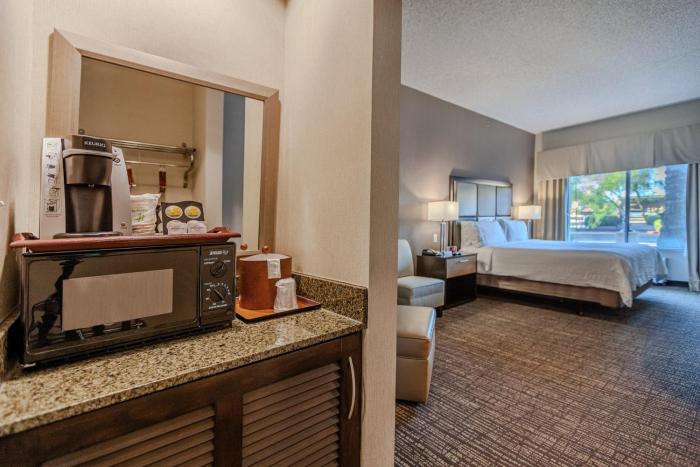 holiday inn and suites scottsdale north airpark