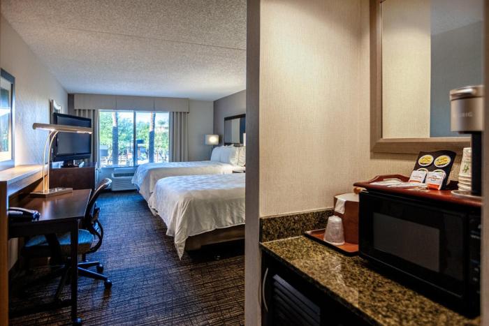 holiday inn and suites scottsdale north airpark
