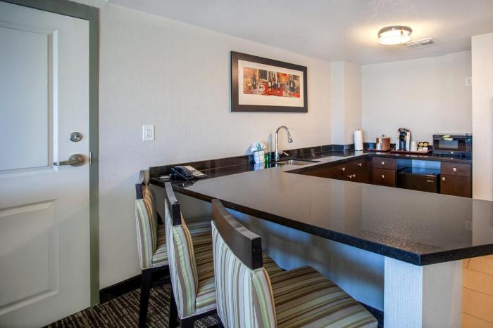 holiday inn and suites scottsdale north airpark