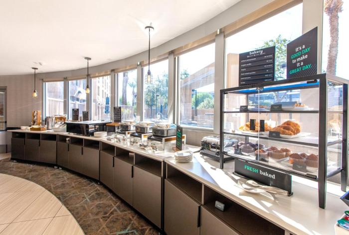 holiday inn and suites scottsdale north airpark