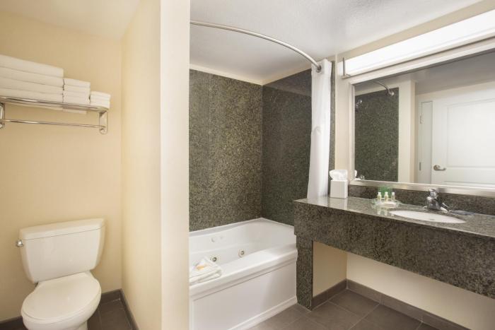 holiday inn and suites scottsdale north airpark