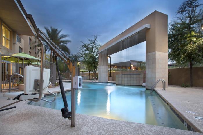holiday inn and suites scottsdale north airpark