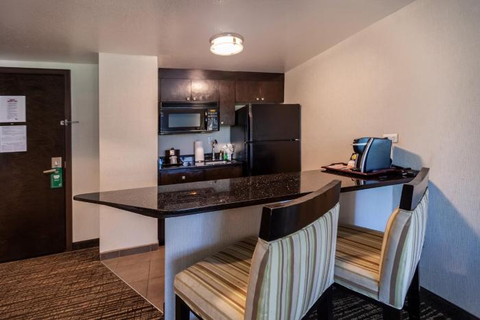 holiday inn and suites scottsdale north airpark