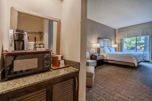 holiday inn and suites scottsdale north airpark