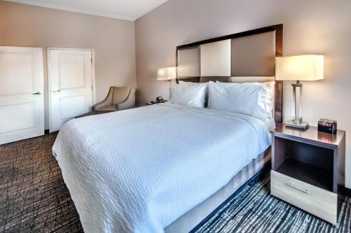 holiday inn and suites scottsdale north airpark