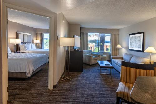 holiday inn and suites scottsdale north airpark
