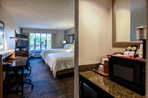 holiday inn and suites scottsdale north airpark