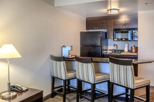 holiday inn and suites scottsdale north airpark