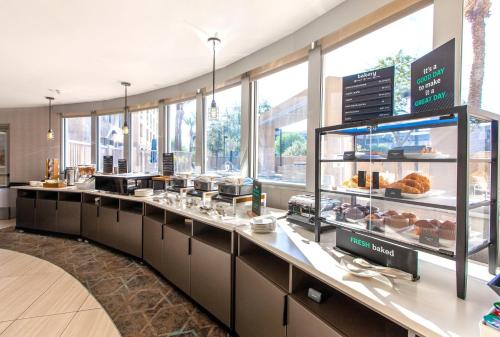 holiday inn and suites scottsdale north airpark