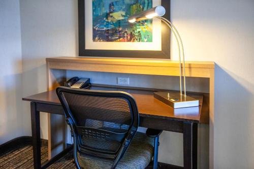 holiday inn and suites scottsdale north airpark