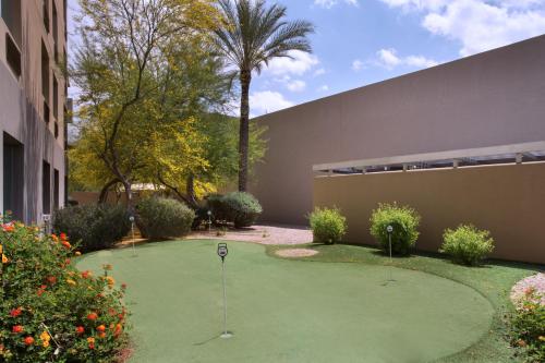 holiday inn and suites scottsdale north airpark