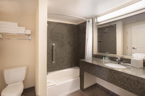 holiday inn and suites scottsdale north airpark