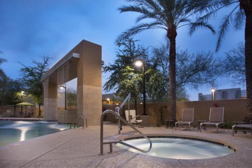 holiday inn and suites scottsdale north airpark