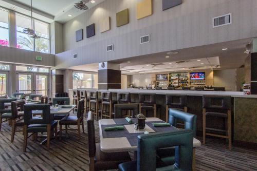 holiday inn and suites scottsdale north airpark