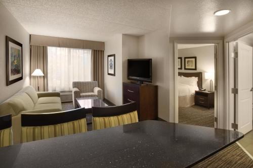 holiday inn and suites scottsdale north airpark
