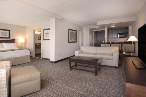 holiday inn and suites scottsdale north airpark