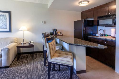 holiday inn and suites scottsdale north airpark