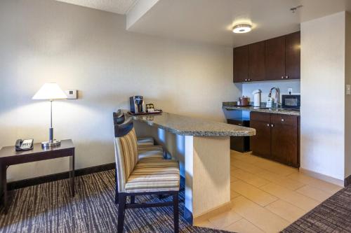 holiday inn and suites scottsdale north airpark