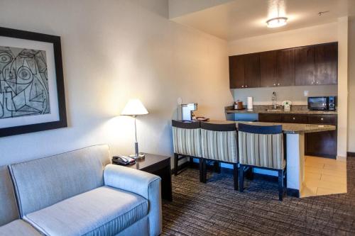 holiday inn and suites scottsdale north airpark