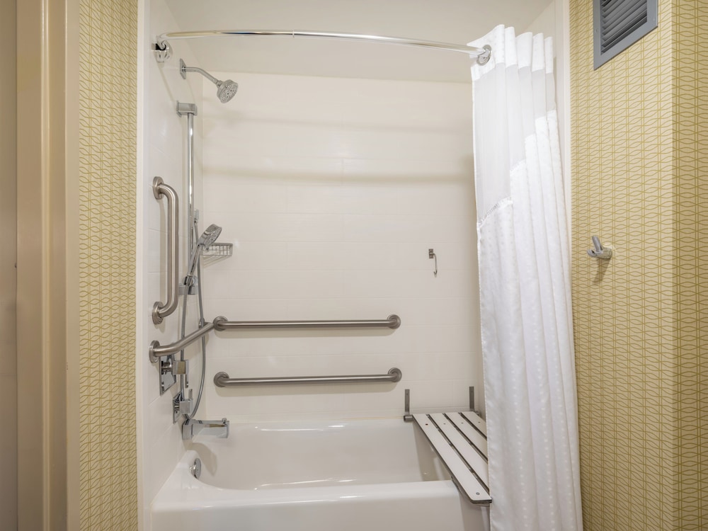 holiday inn greensboro coliseum by ihg