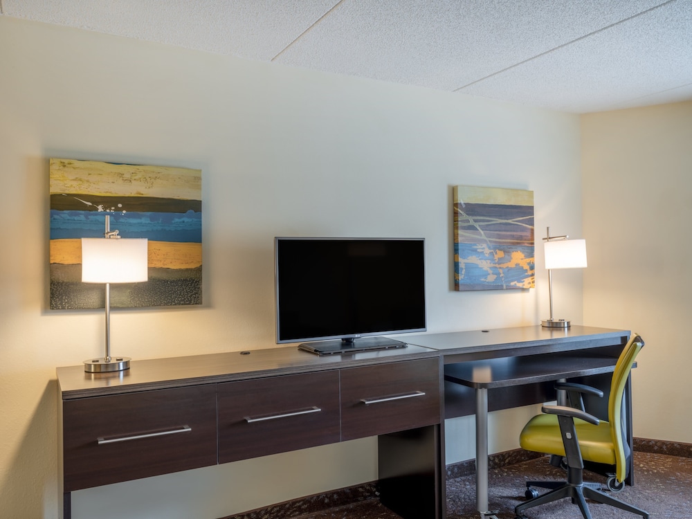 holiday inn greensboro coliseum by ihg