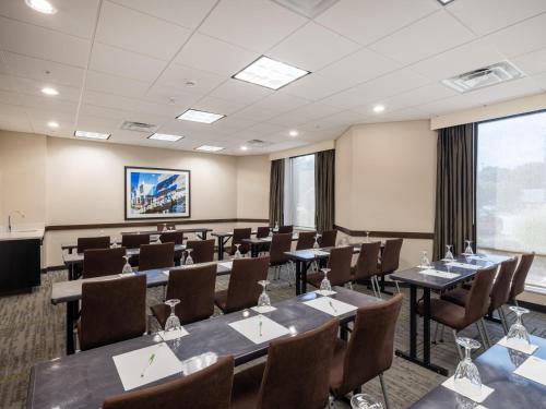 holiday inn greensboro coliseum by ihg