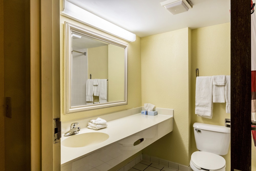 red roof inn morehead