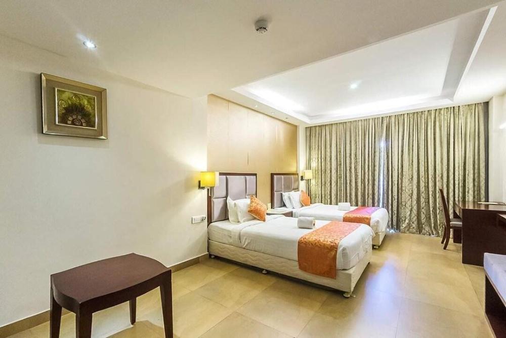 paravoor galaxy hotel