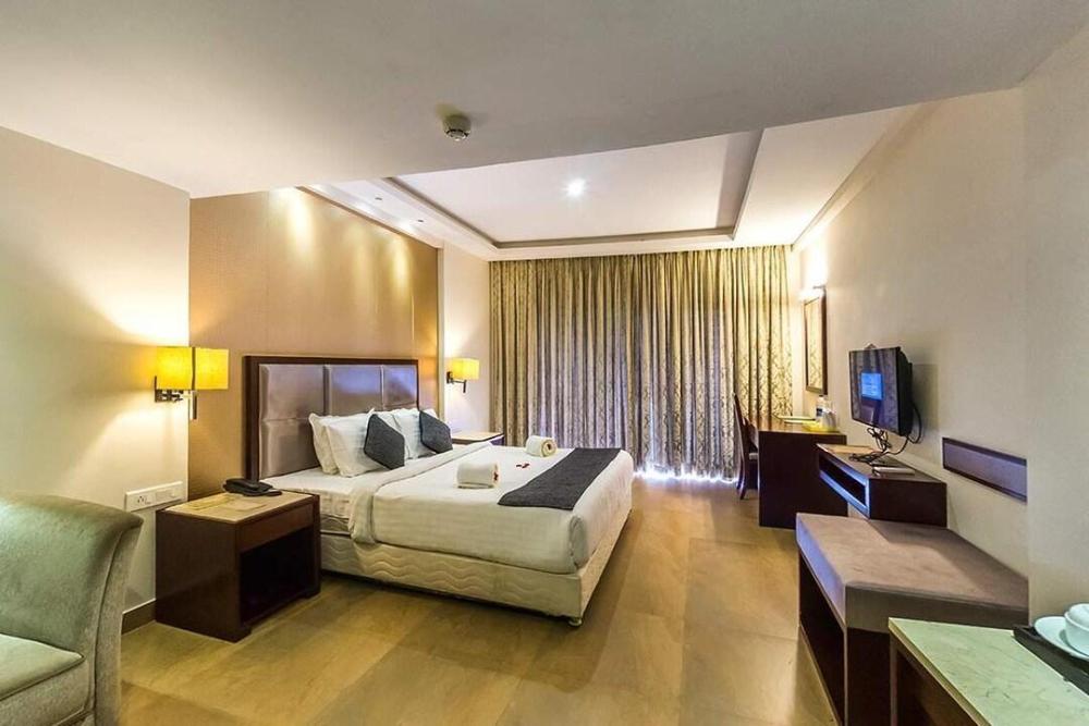 paravoor galaxy hotel