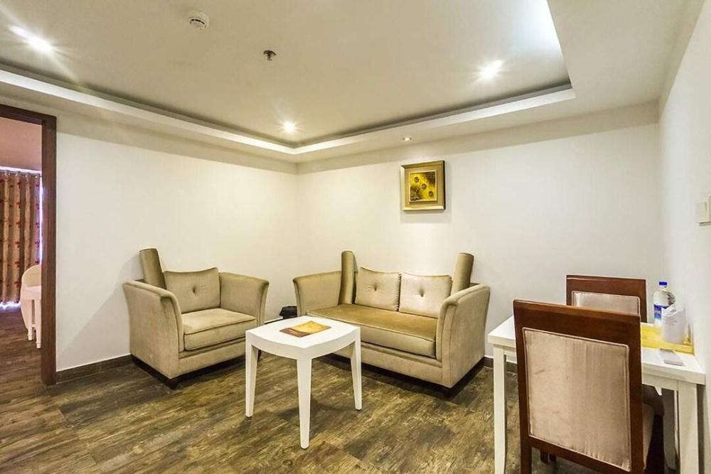 paravoor galaxy hotel