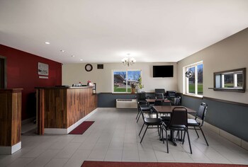 econo lodge inn and suites canandaigua