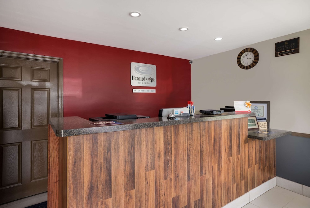 econo lodge inn and suites canandaigua