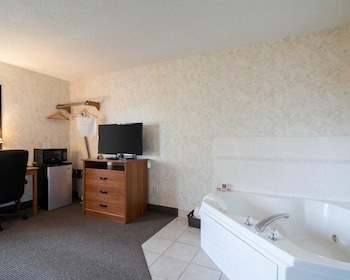 econo lodge inn and suites canandaigua