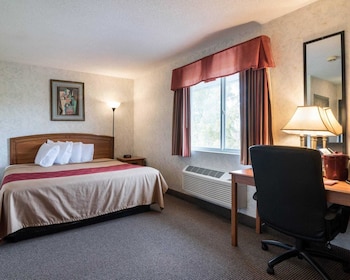 econo lodge inn and suites canandaigua