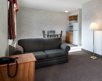 econo lodge inn and suites canandaigua