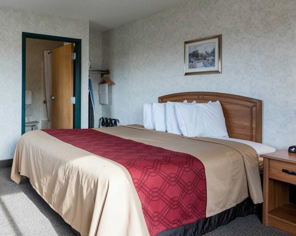 econo lodge inn and suites canandaigua